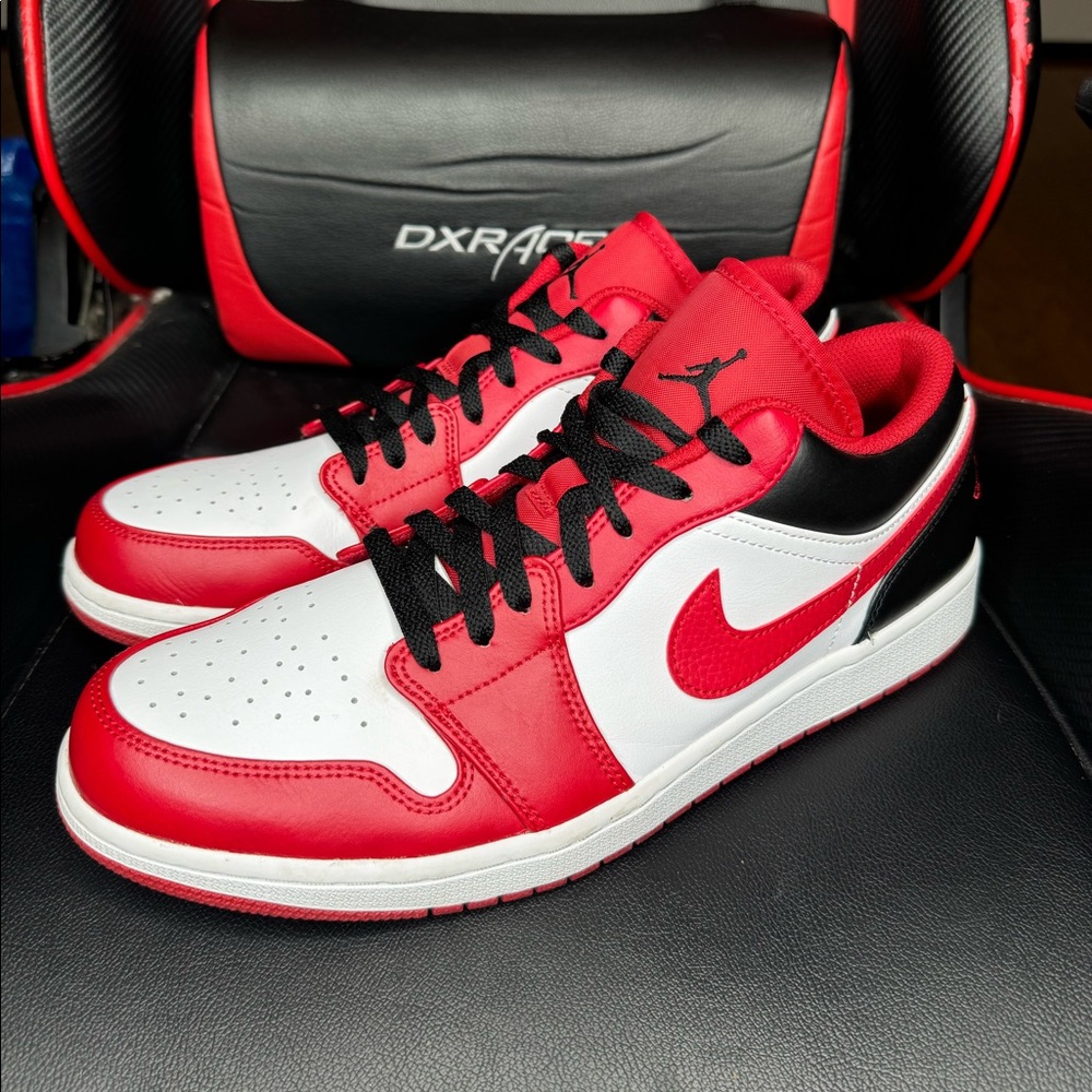 Jordan 1 Low ‘Reverse black toe’ - Size 12